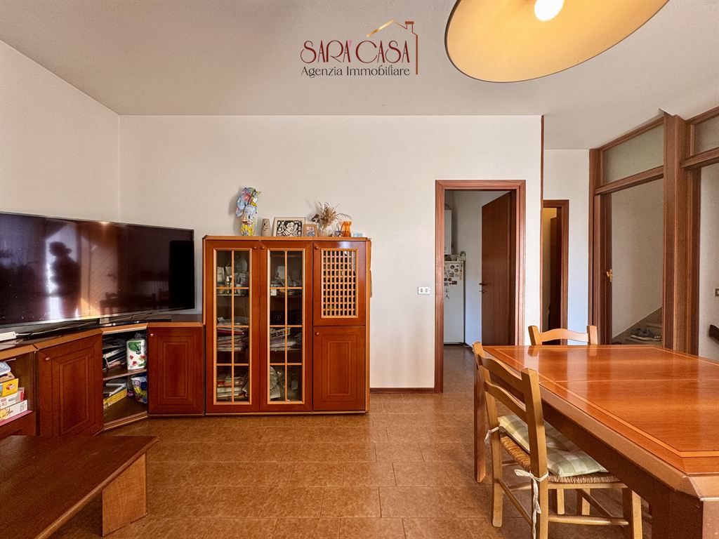 Villetta su tre piani con tre camere e giardino esclusivo