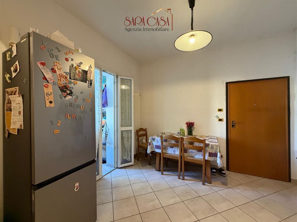 Comodo appartamento al piano rialzato con cantina e garage