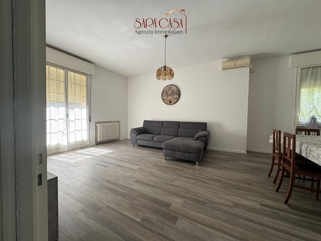 Appartamento con tre camere e due bagni